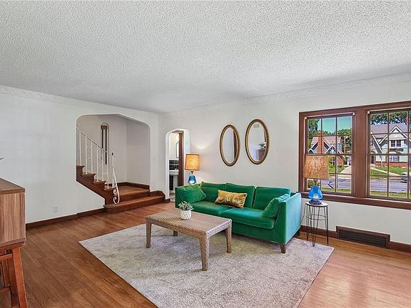 4th image of 415 E 75th St