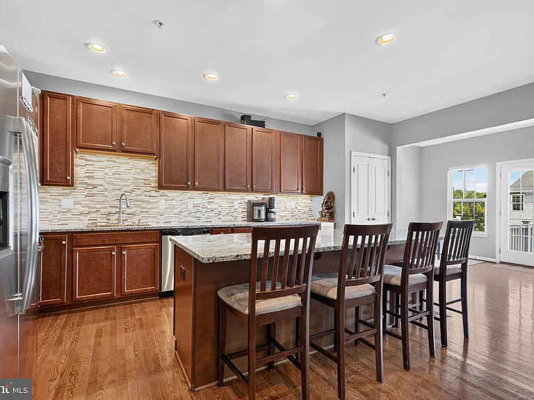 1551 Emily Ct — Photo 12