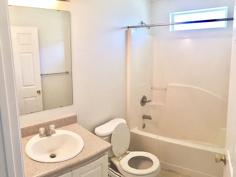 4266 Lancaster Dr — Photo 4