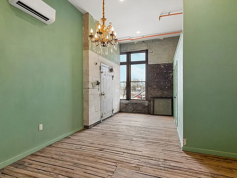 Brand new apartments in downtown Springfield! — Photo 48