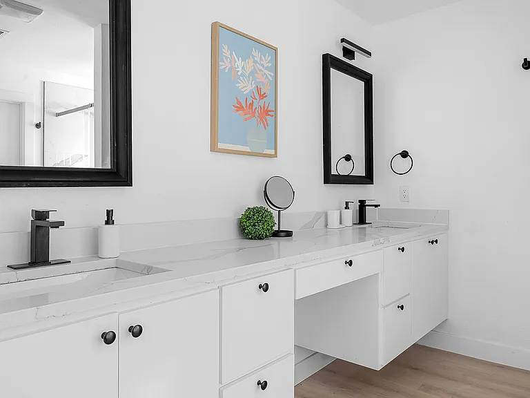 2521 Delmar Dr — Photo 10