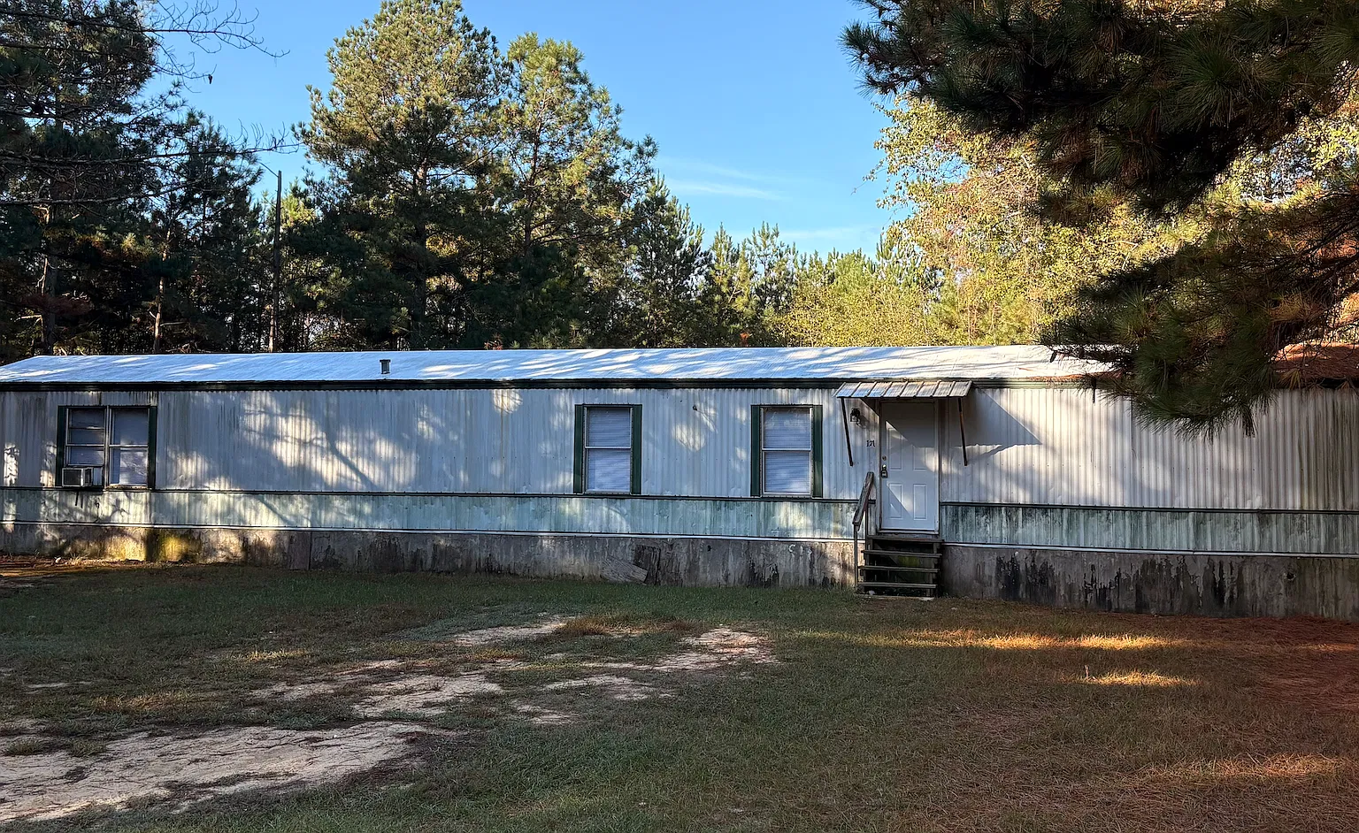 4 bed, 1400 sqft, $895 — Photo 1