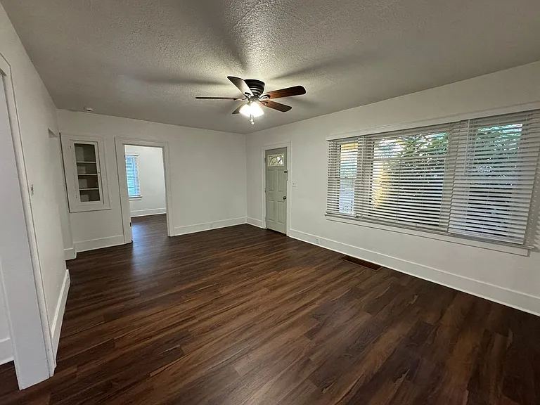 336 23rd St SE — Photo 4