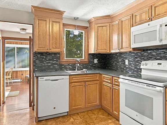 4th image of 5 Donegal Rd
