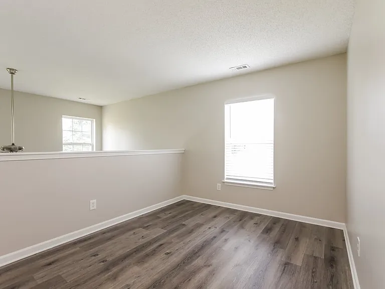 555 River View Dr — Photo 11