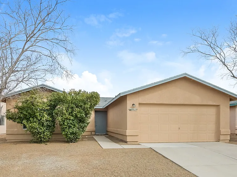 8829 E Eagle Creek Dr — Photo 1