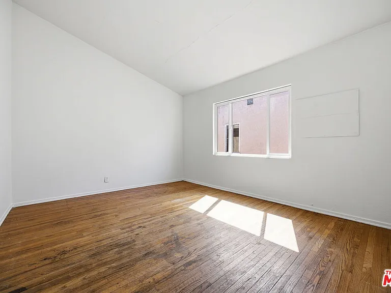 4841 W 18th St — Photo 20