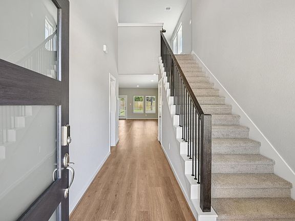 3rd image of 403 Sunrise Ranch Dr