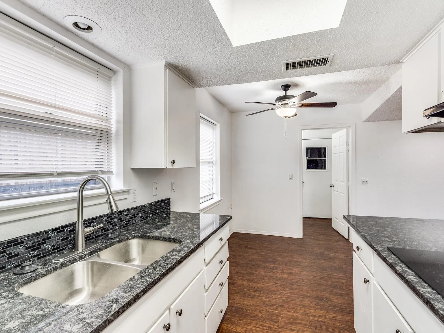 3 bed, 1300 sqft, $1,825 — Photo 3