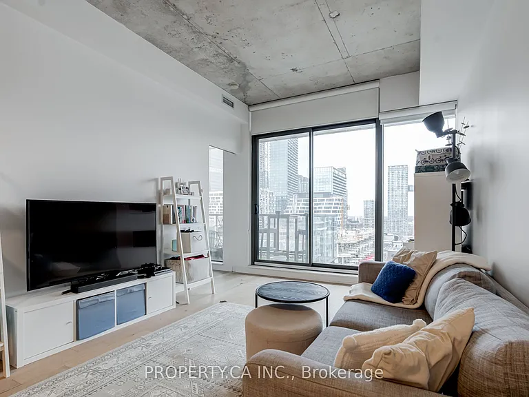 560 King St W #1111 — Photo 5