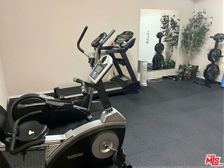 5139 Balboa Blvd #2 — Photo 37