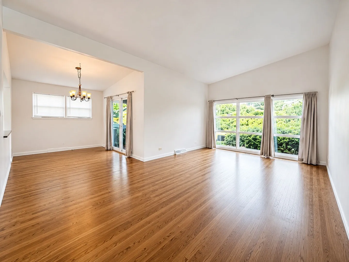 3 bed, 1.5 bath, 1333 sqft, $4,550 — Photo 3