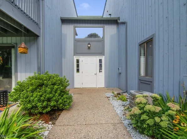 252 Drake Ln, Roxbury Twp., NJ 07852