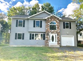 6416 Marvin Gdns, Tobyhanna, PA