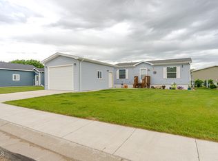 1504 Deerfield Rd SE, Mandan, ND 58554