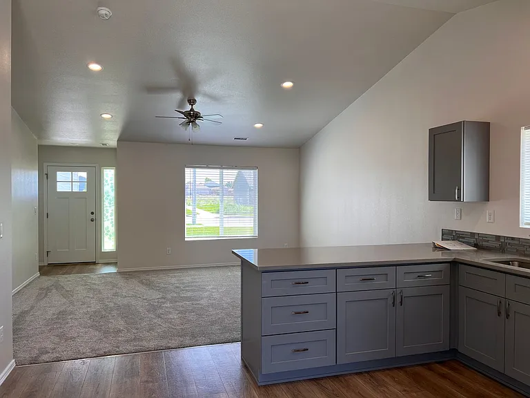 1410 N Mattson Dr — Photo 3
