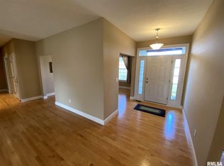 2724 Westport Dr, Springfield, IL 62711