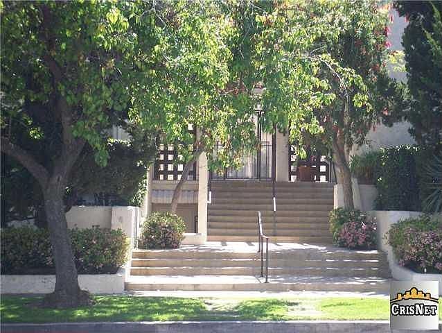 1st image of 12400 Moorpark St 3 #3