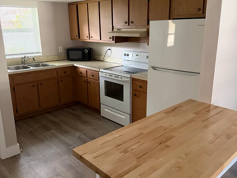 1443 41st Ave — Photo 2