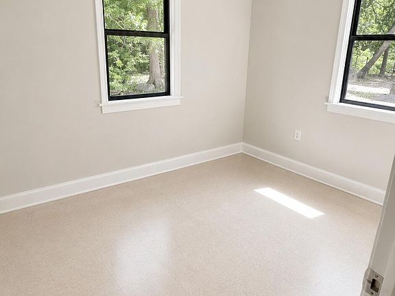4th image of 133 Highland Ave