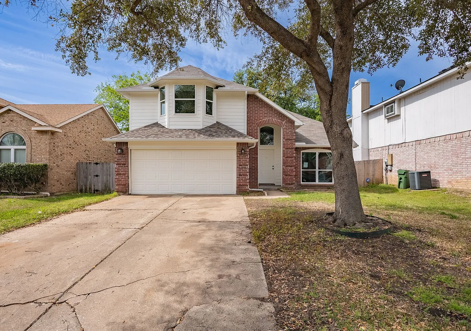 Gorgeous 3 Bedroom 2.5 Bath Located In Arlington, Tx! — Photo 1