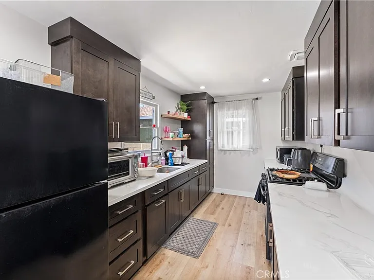 923 W Maple Ave — Photo 8