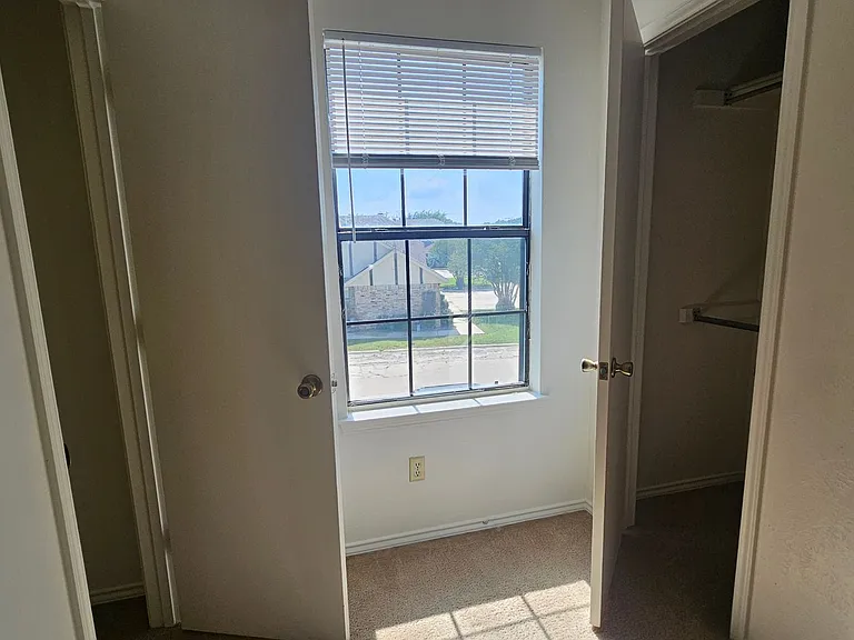 544 E Windsor Dr — Photo 45