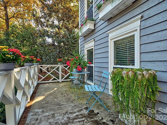 5th image of 94 Heritage Dr