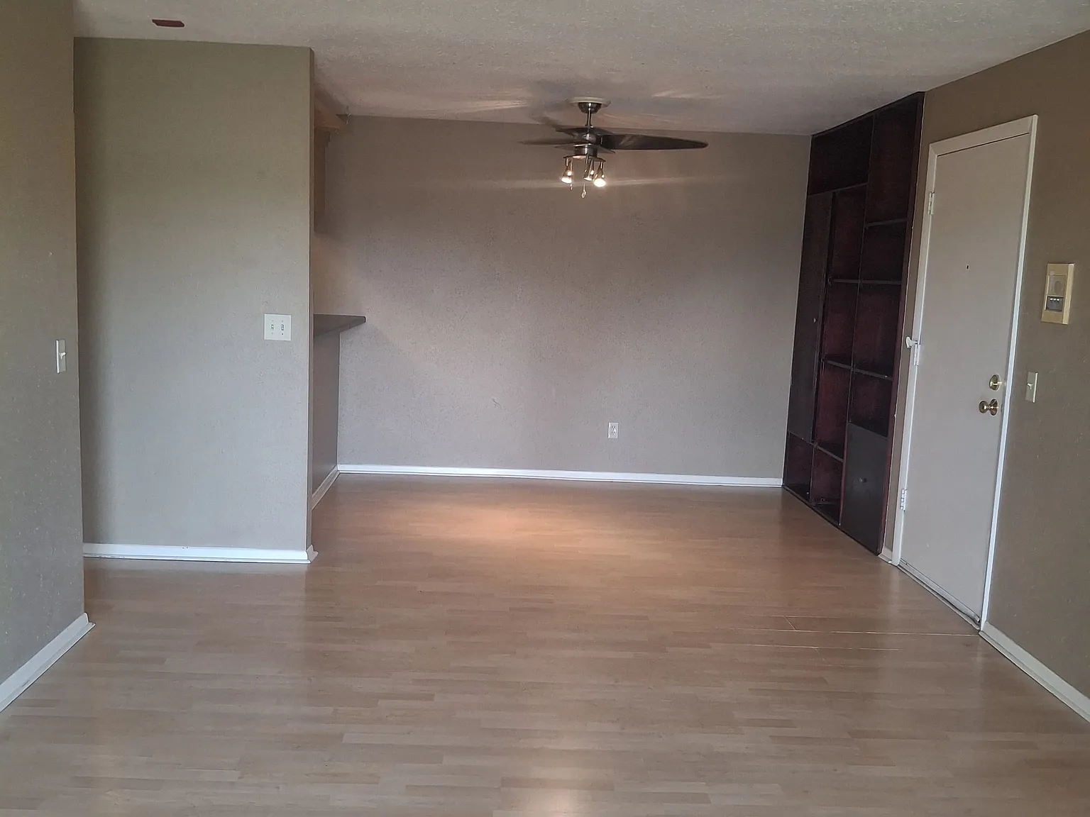 2 bed, 964 sqft, $1,550 — Photo 1