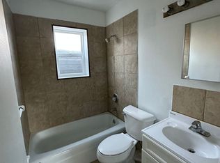 University Court, Omaha, NE 68105