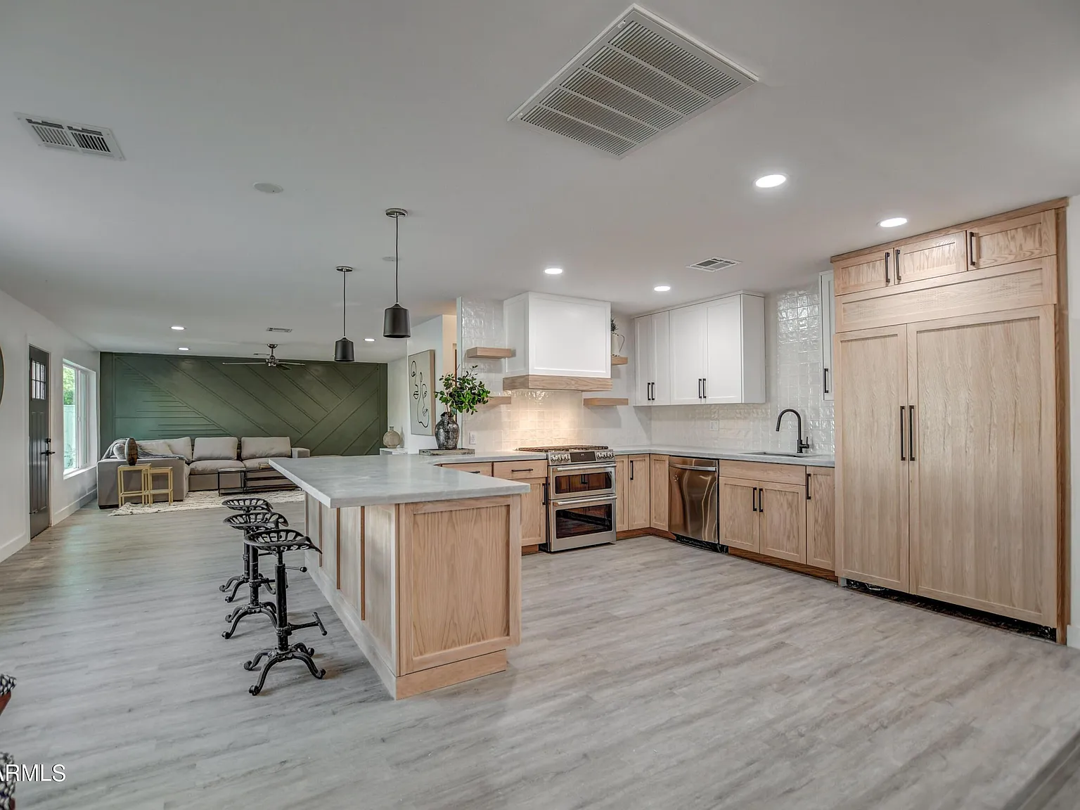 5 bed, 2487 sqft, $6,500 — Photo 2