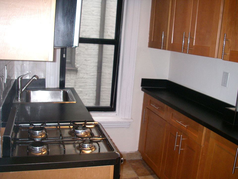 1st image of 230 E 78th St