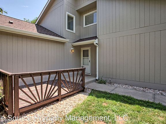 4th image of 803 2nd St #803