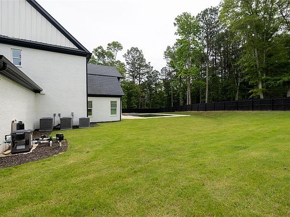 4th image of 3470 Hamilton Mill Rd