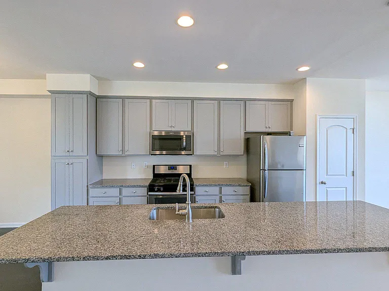 224 Jenny Dr — Photo 6