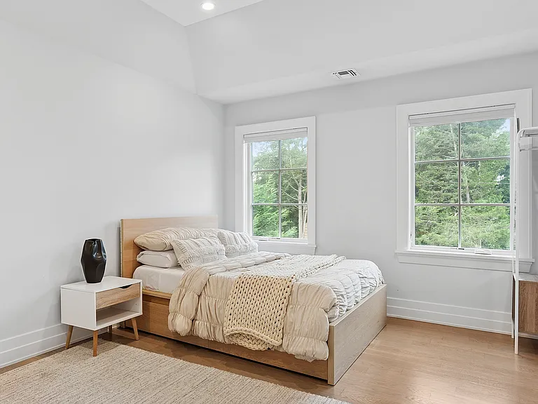 28 Parkway Dr — Photo 14