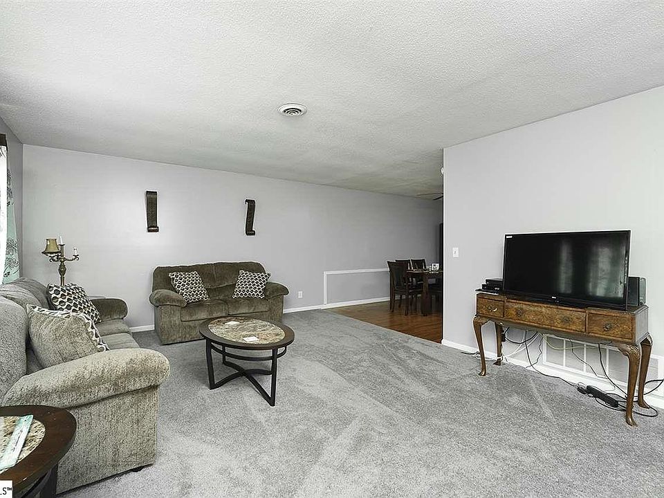 3-Bedroom Unit Living Room.