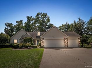 7260 Willow Oak Dr, West Bloomfield, MI