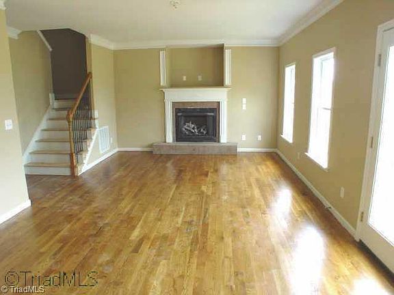 3rd image of 8327 Richardsonwood