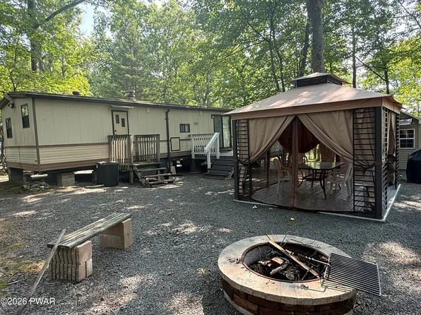 220 Tribes Dr, Shohola, PA 18458