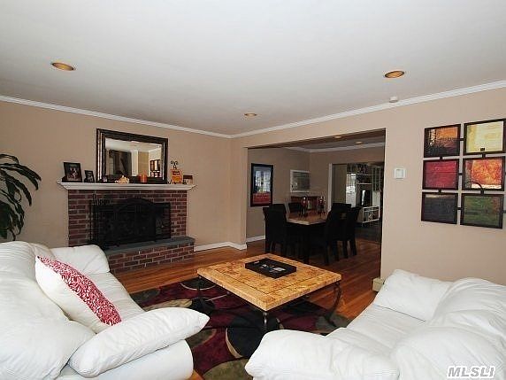 3rd image of 203 W Waukena Ave
