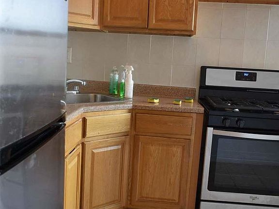 4th image of 2815 34th St APT 6H