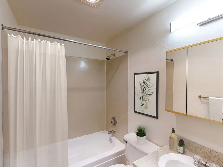 Kelly Anne Apartments — Photo 22