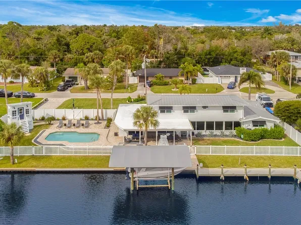 84 Cardinal Dr, North Fort Myers, FL 33917