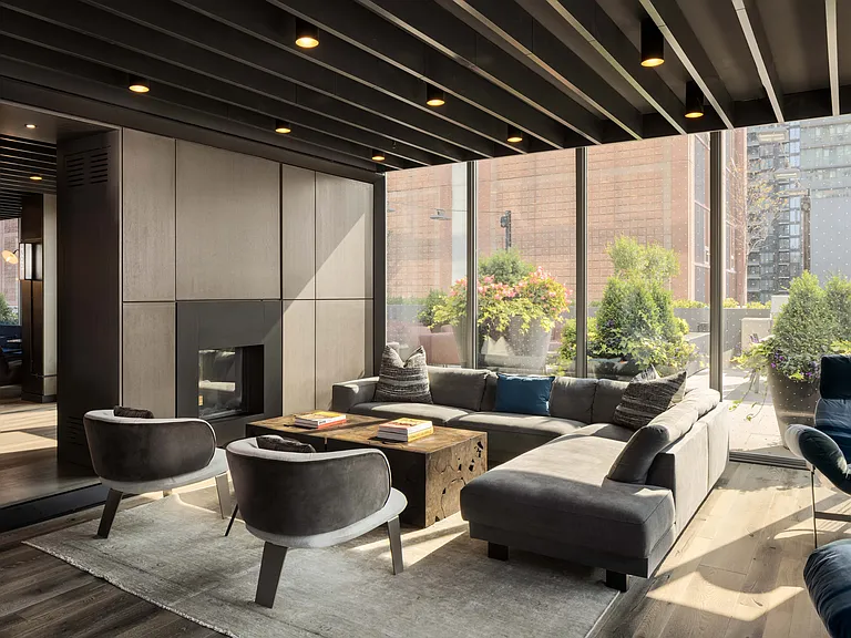 57 Spadina Ave — Photo 36