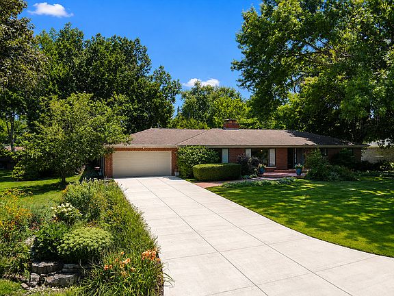 2nd image of 2327 S Circle Dr
