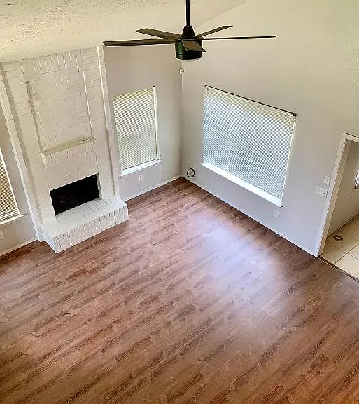 1142 Woodbridge Ave — Photo 3
