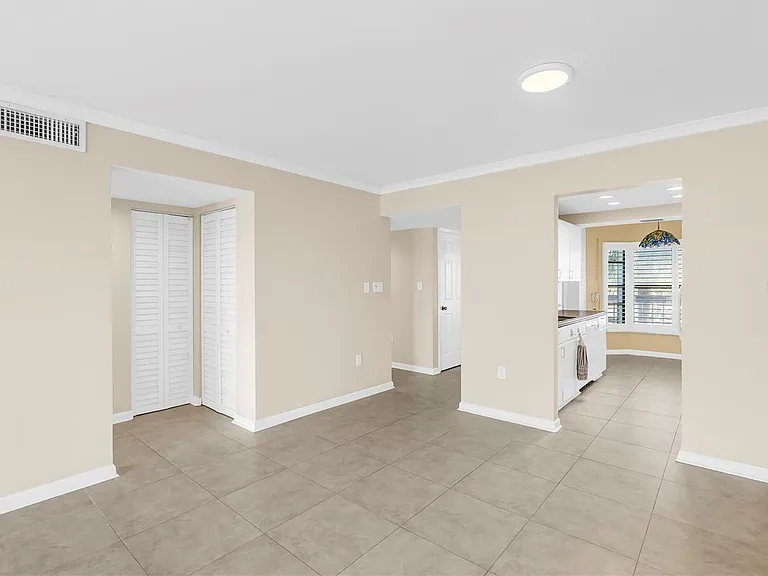 1320 Pasadena Ave S #203 — Photo 2