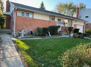 3 Brixton Rd, Old Bethpage, NY 11804