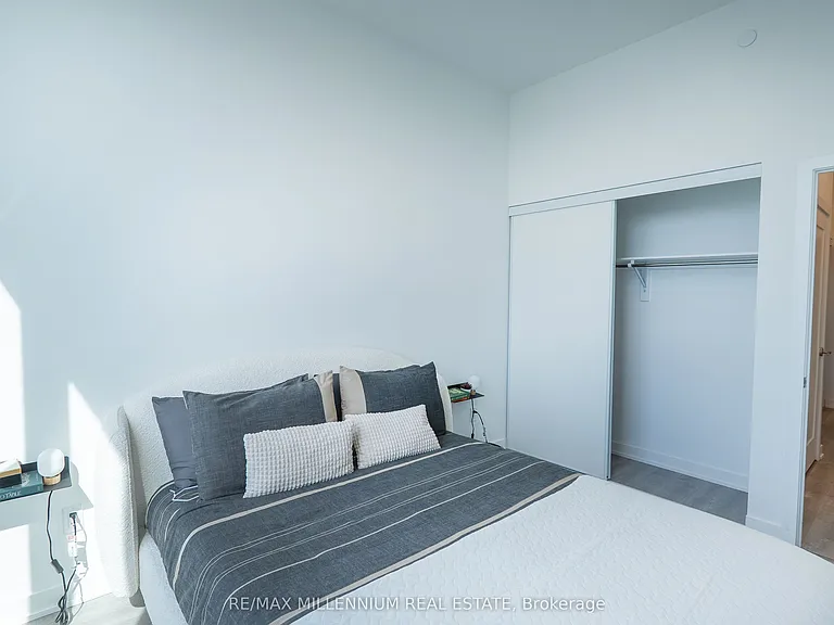 5105 Hurontario St #Penthouse 6 — Photo 12